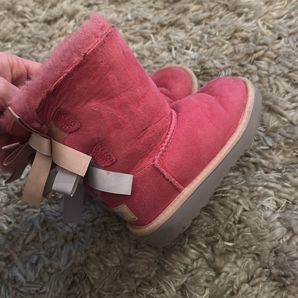 UGGS - Picture 2 of 7